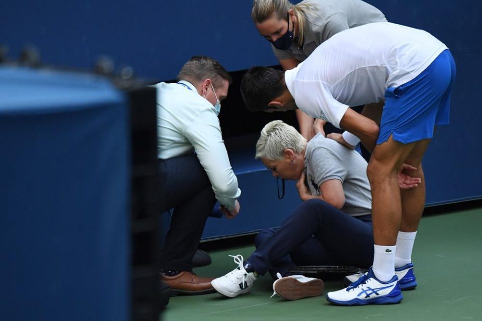 Djokovic disqualified from US Open after hitting line judge with ball