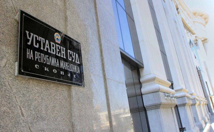 For nine months the Constitutional Court has refused to take up the extensive challenge on the Albanian language law