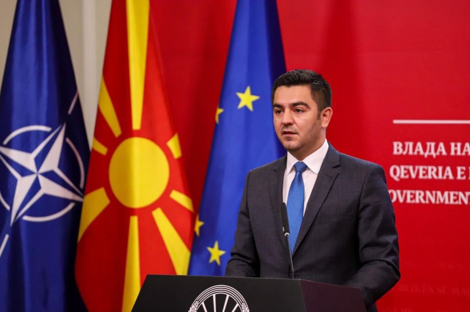 Minister Bekteshi tells reporters to learn Albanian