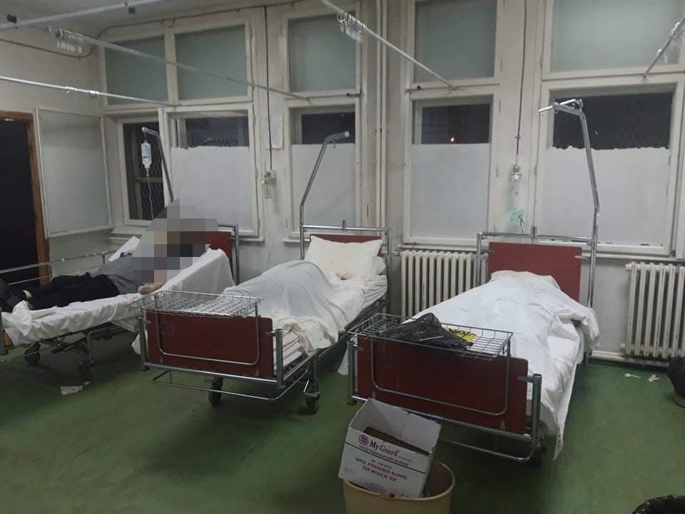Patients receive infusion therapy on two beds, while deceased patients lie on the other two: Filipce also has Bitola hospital under control
