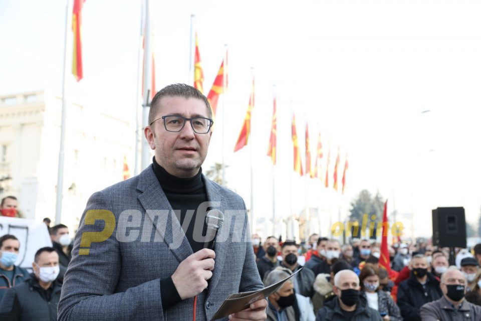 Mickoski warns that Zaev is selling away Macedonia’s national identity to Bulgaria this weekend