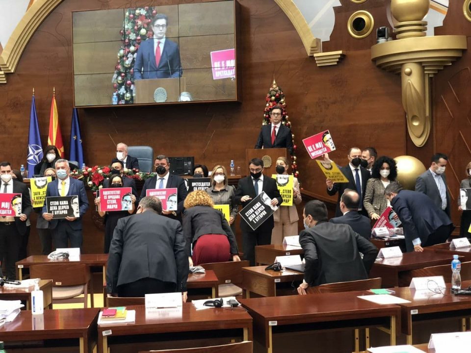 VMRO representatives turn their back on Pendarovski