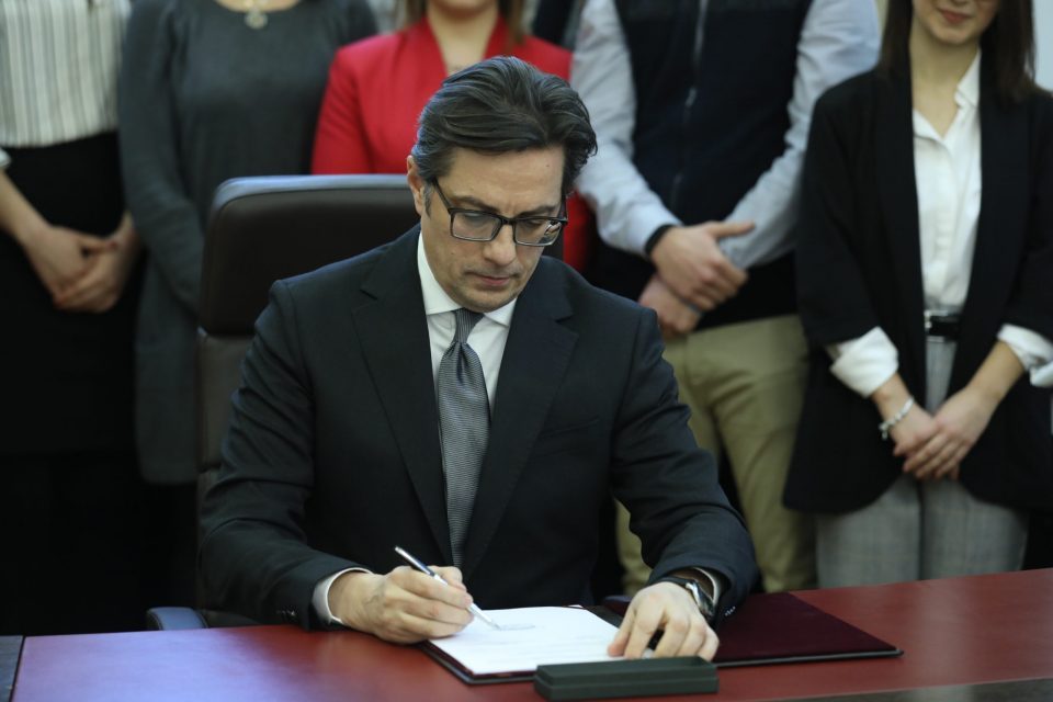 President Pendarovski signs the Decree promulgating the Law amending the Law on Financing of Political Parties