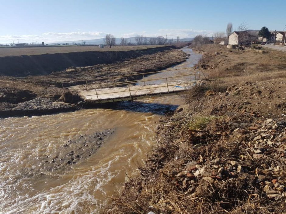 Pedestrian bridge washed away in Karbinci