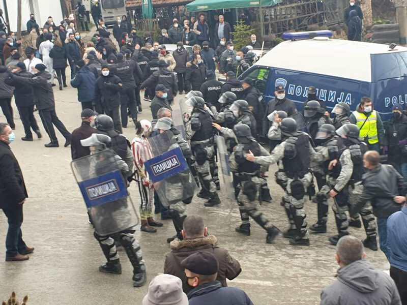 Mickoski shares video of the brutal police raid on Vevcani