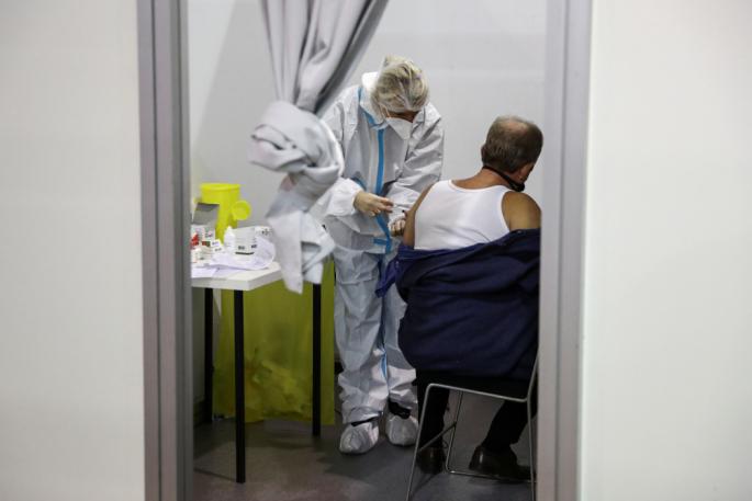 Macedonians go to Serbia to get vaccinated