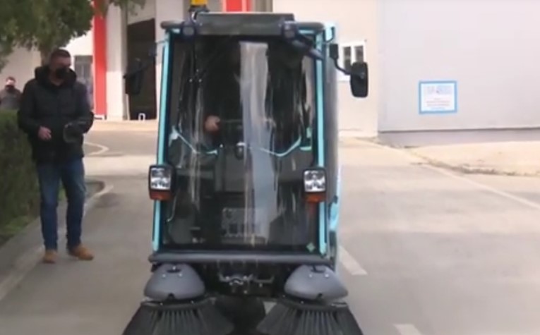 Zaev was the first to drive the first-ever street sweeper powered by hydrogen fuel cells in Macedonia