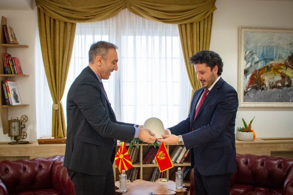 Meeting of the ethnic Albanian Deputy Prime Ministers of Macedonia and Montenegro, Grubi gave Abazovic a keche as present