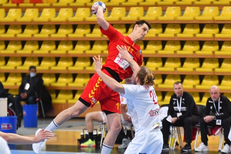 Handball: Macedonia pulls back its big guns in 37:21 loss against Denmark