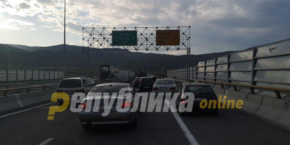 Villages protesting illegal quarry caused long lines on the Skopje – Stip highway