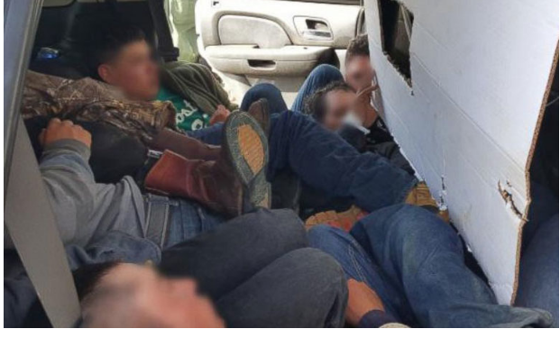 Albanian citizen arrested while transporting 21 illegal migrants from Pakistan and India through Macedonia