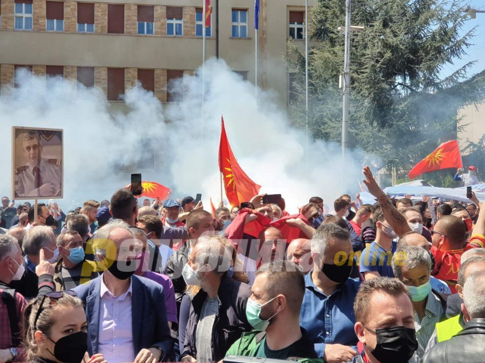 People’s revolt boiling, let’s chase away the anti-Macedonian government as soon as possible