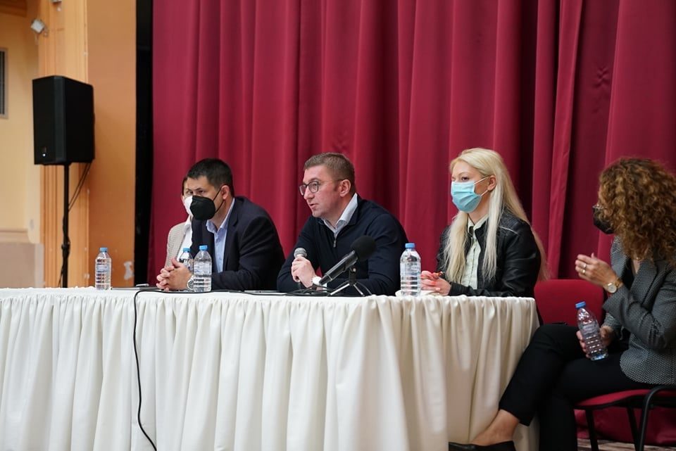 Mickoski meets health and education workers in Gevgelija: VMRO-DPMNE offers better solutions in education and health