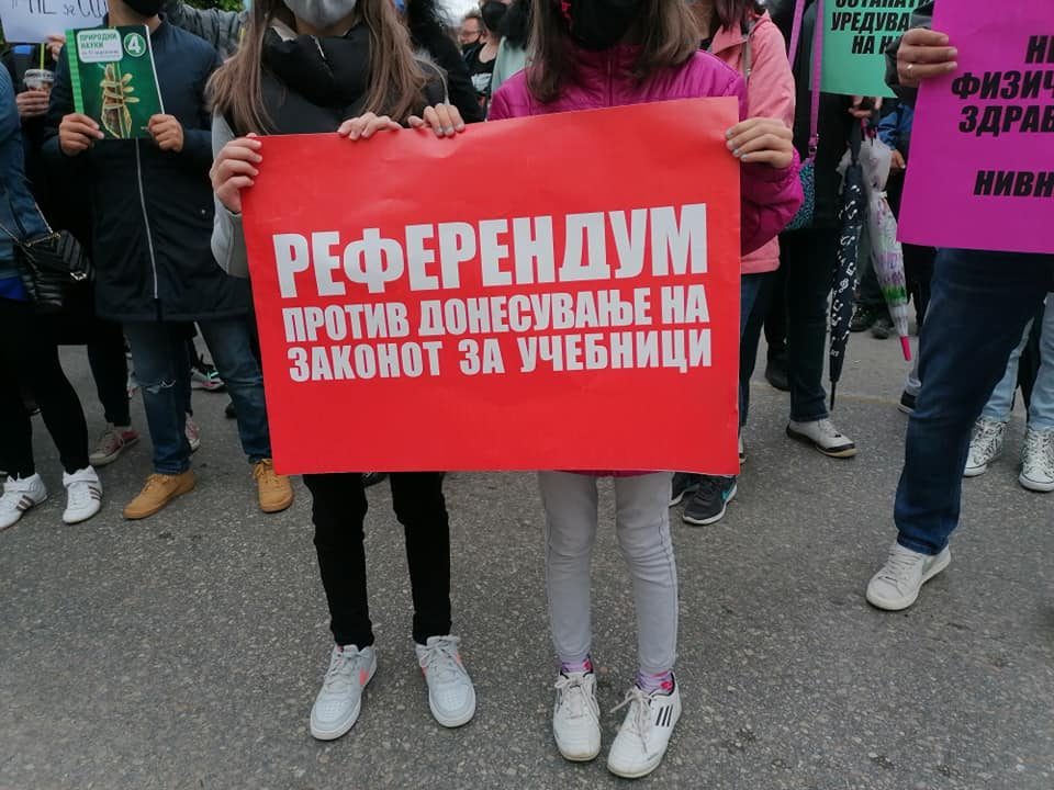 Protests in 18 cities across the country: Textbooks for children education, not experiments by Carovska
