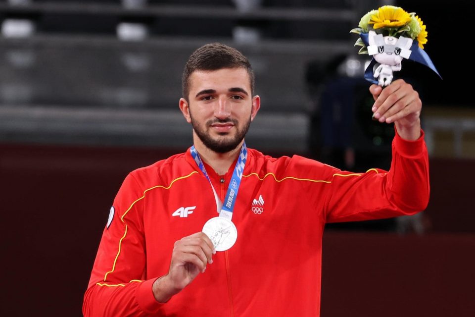 Welcoming ceremony for silver medalist Dejan Georgievski begins at 19: ...