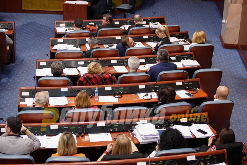 Bill on textbooks withdrawn, to be returned to Parliament after public debate