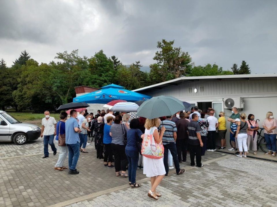 Ohrid residents waiting for an hour and a half to get inoculated in the modular hospital