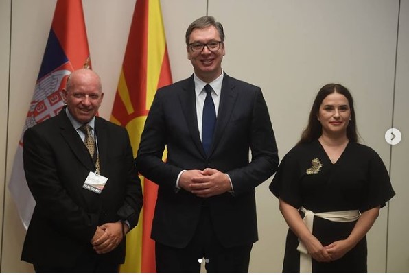 Plaque of gratitude to Vucic for helping vaccinate Macedonian journalists