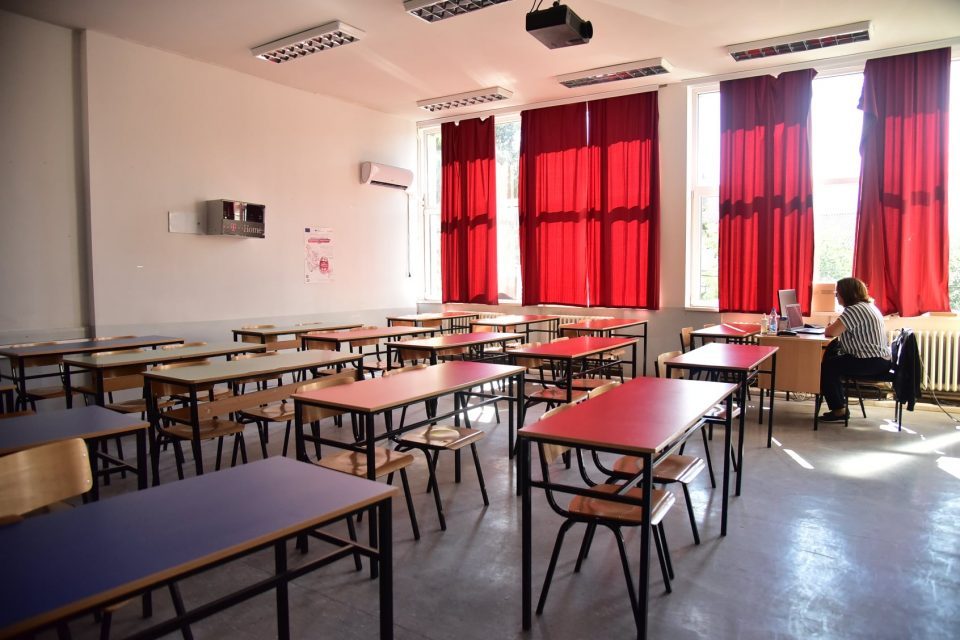 High schools in Kicevo and Struga will hold online classes because of the high corona infection rate