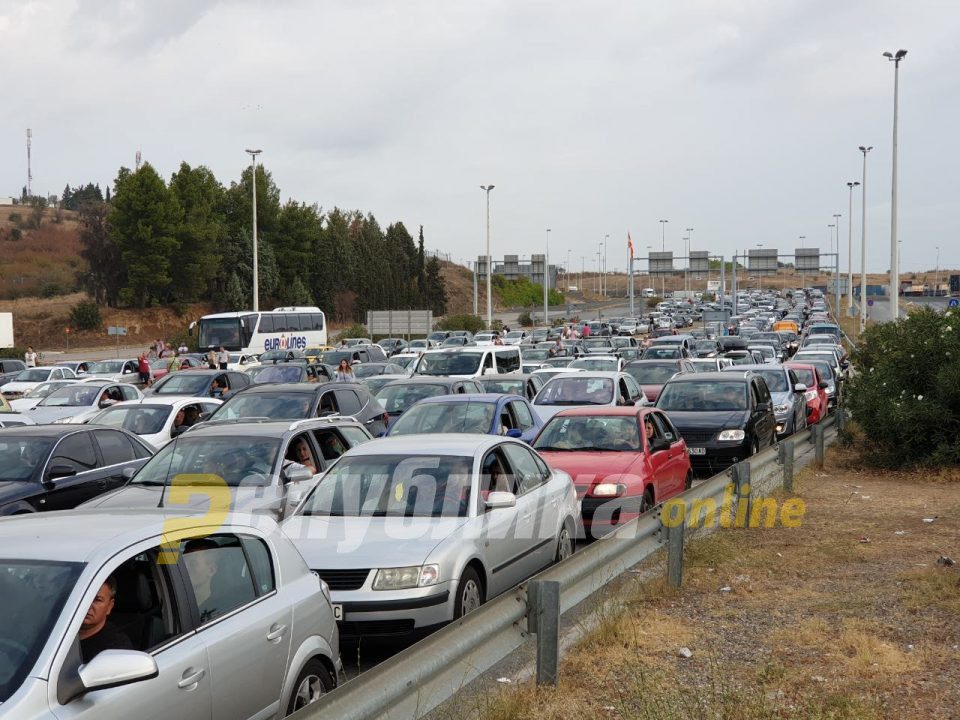 Wait time of up to one hour is reported at Bogorodica border crossing