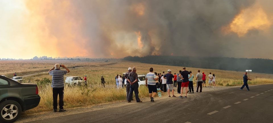 Inhabitants living in fire-hit regions near the villages of Nov Istevnik and Star Istevnik ordered to evacuate