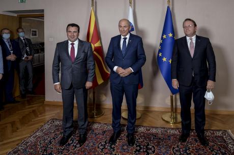 Jansa and Varhelyi expressed support for Macedonia’s EU accession during their meeting with Zaev