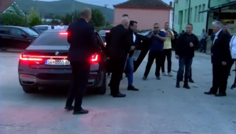 Zaev appears at Demir Hisar rally with the latest BMW model