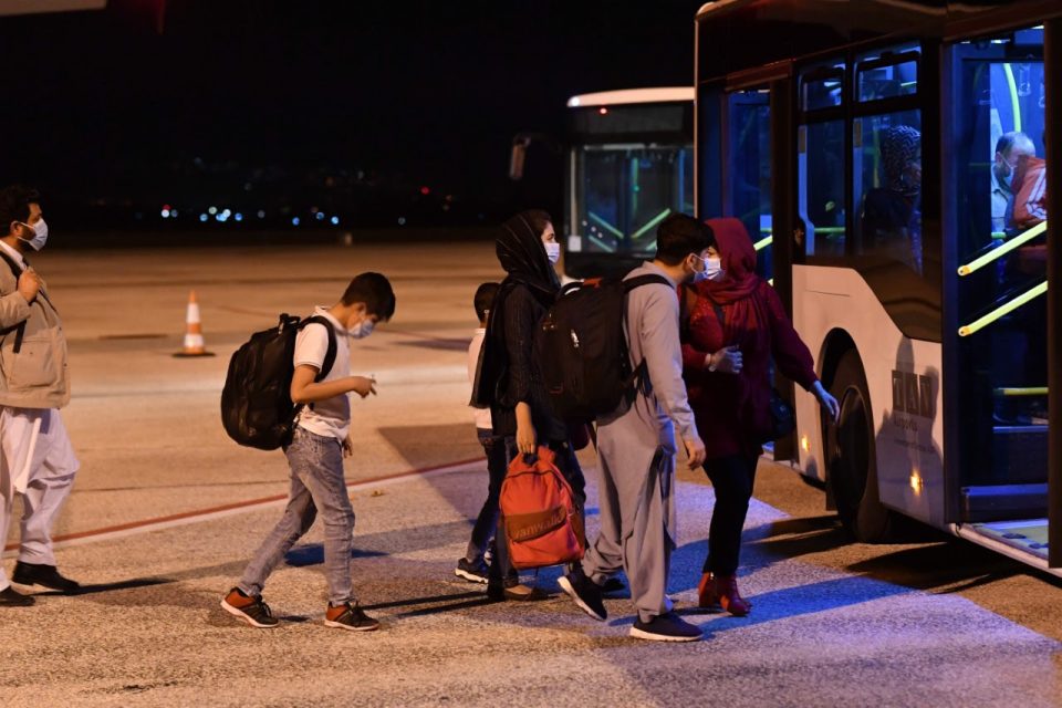New group of 131 Afghan refugees arrives in Macedonia