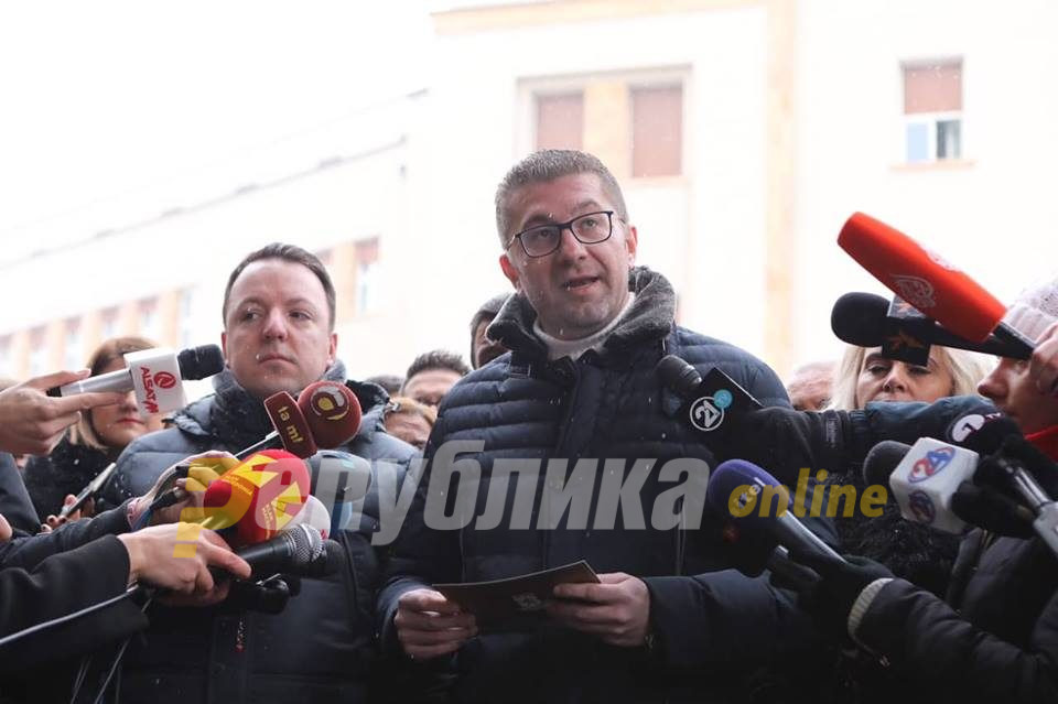 Mickoski calls on Zaev and Ahmeti to allow early elections without delay