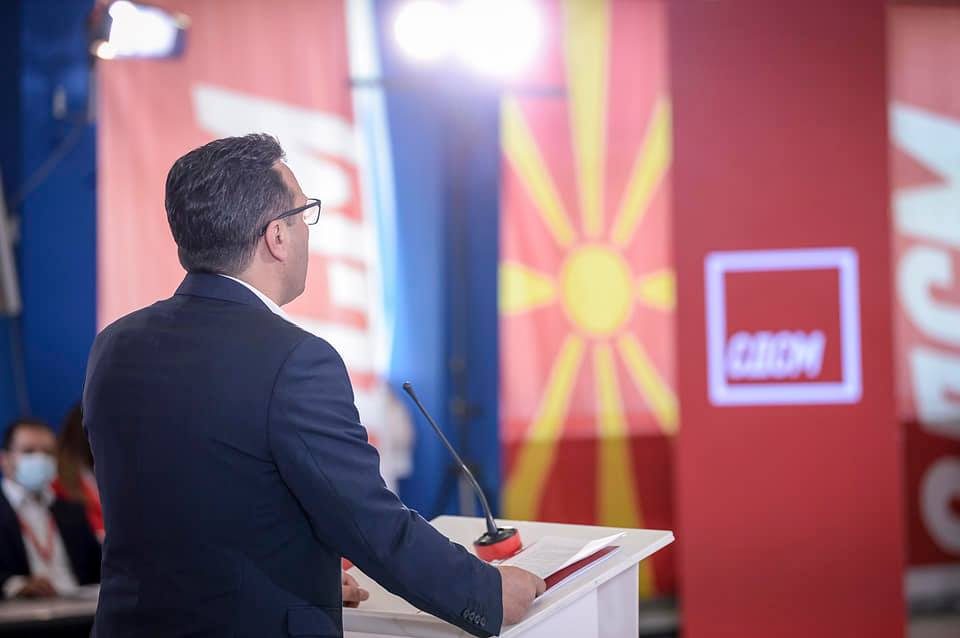 The announced resignation, the elections and the no-confidence vote expected to be the topics discussed at tonight’s intra-party meetings of SDSM
