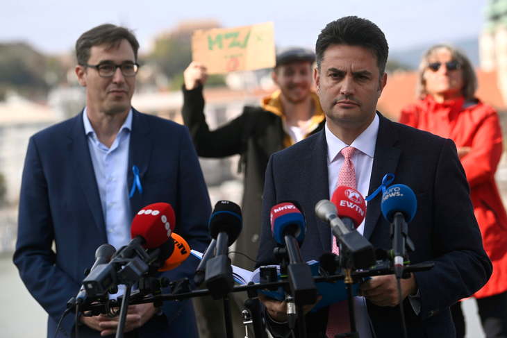 Hungary: Opposition PM candidate convinces leftist MPs to reject minimum wage hike