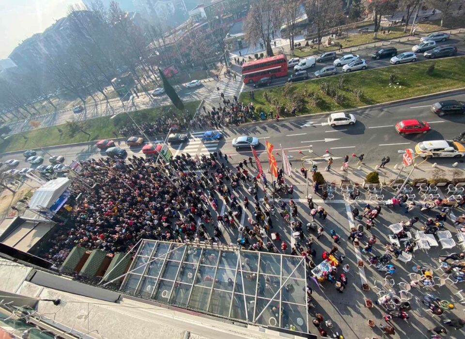 Police failed to secure a youth New Year concert in Skopje, cars kept whizzing by while children were celebrating