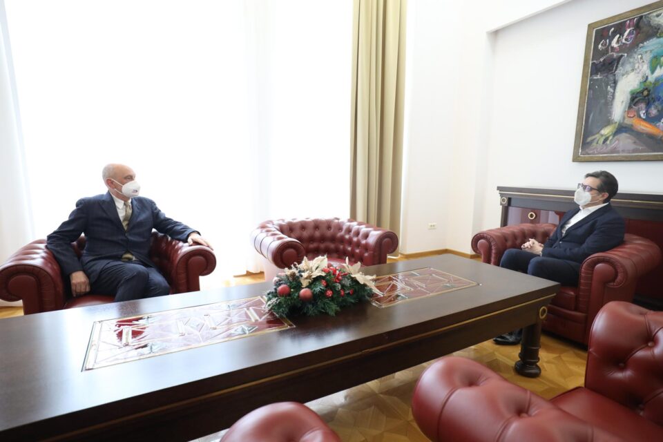 Pendarovski meets EU Ambassador Geer