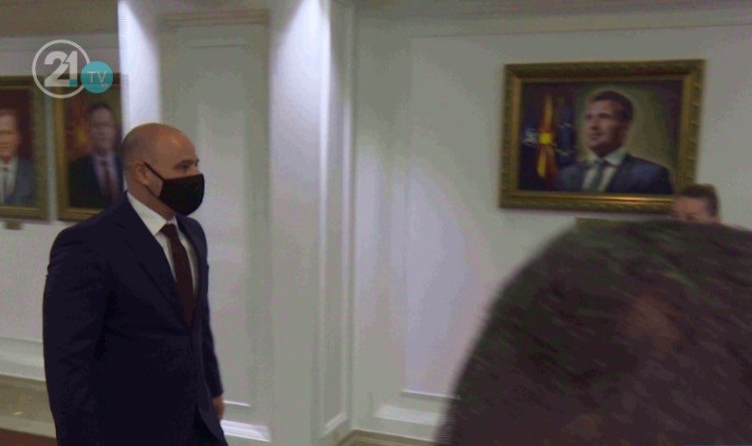 Zaev’s portrait placed in the government building