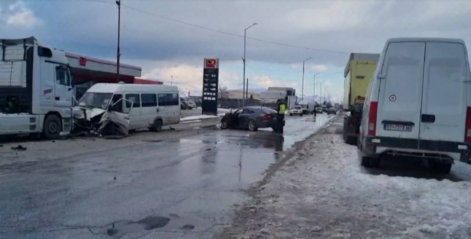 Two dozen passengers injured in a triple car crash in Bitola
