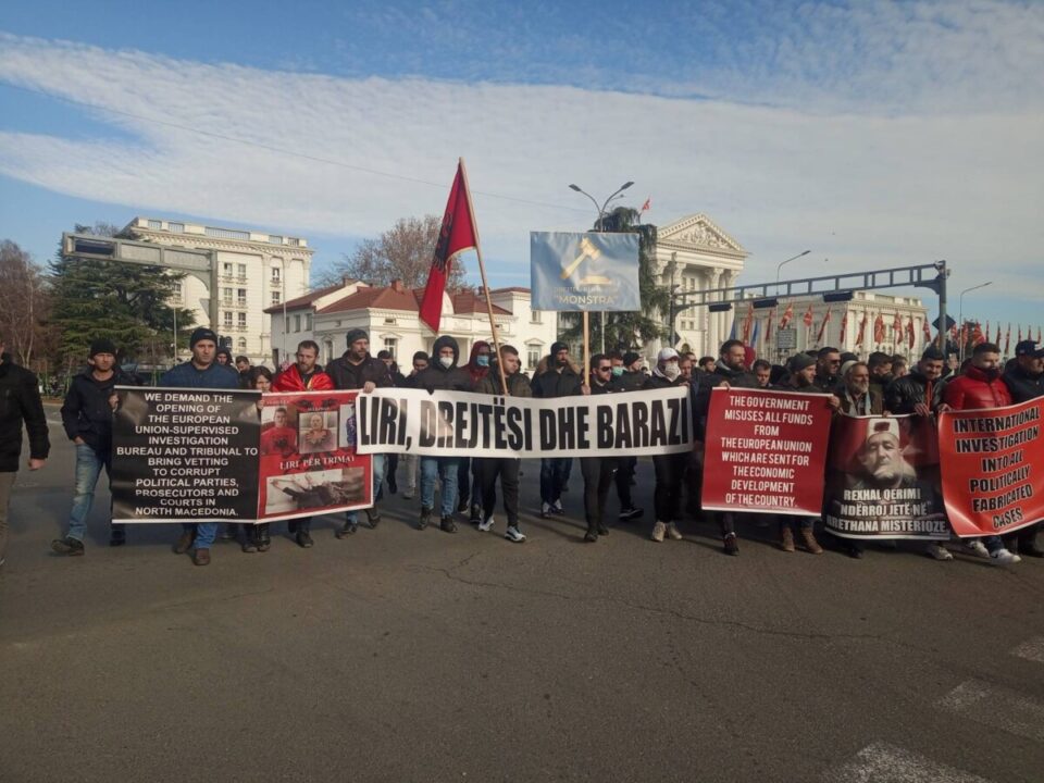 Albanian parties protest after a cop killer died in prison