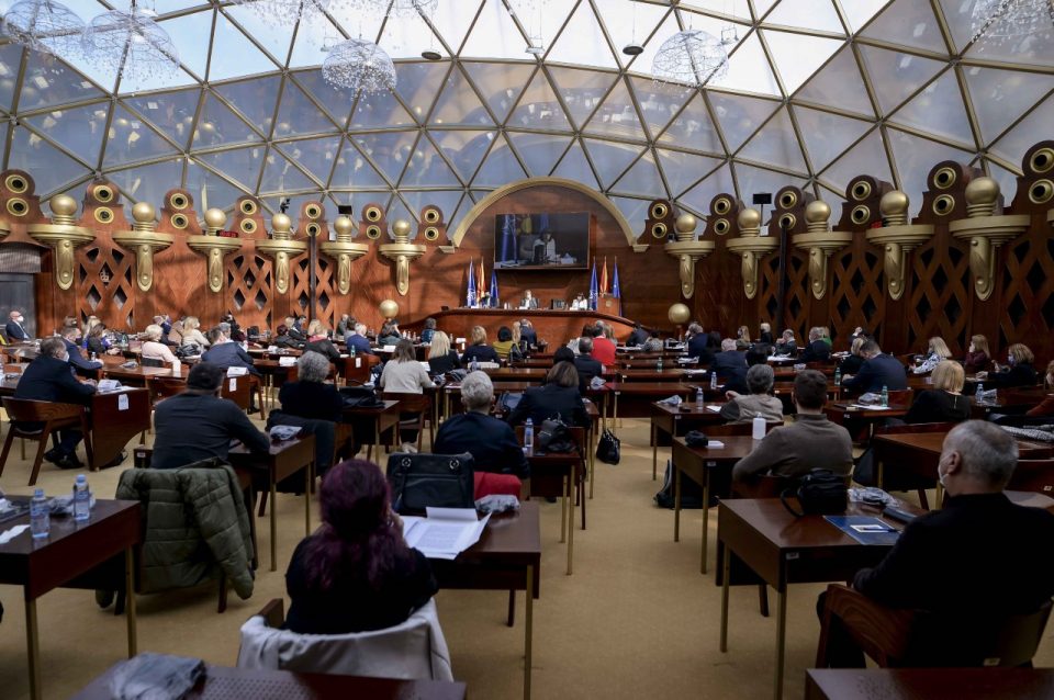 Parliament votes against abolishing the “Przino Government”, ending payments to former officials