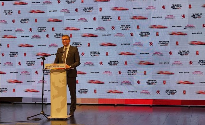 Mickoski announces at least 100 new electric buses for Skopje and a possible new bus factory