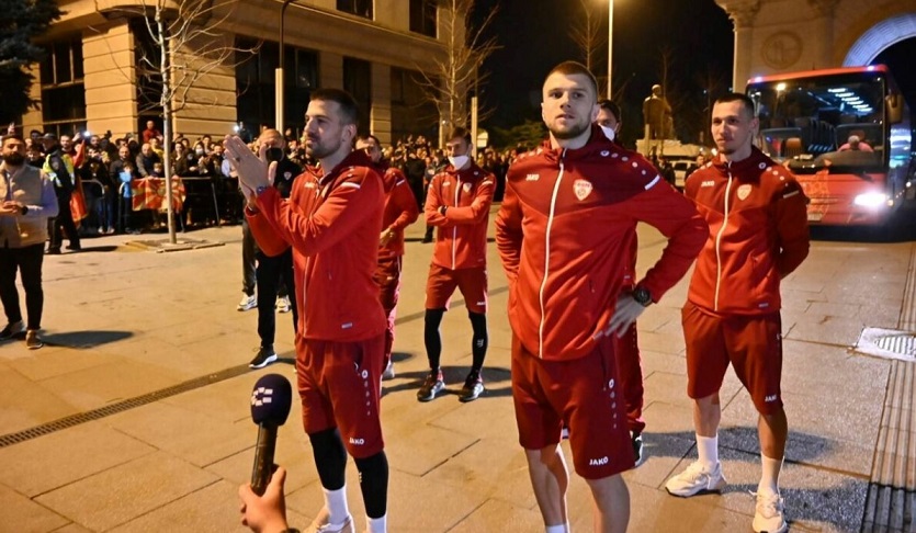 UEFA’s Covid protocol didn’t allow the whole national team to come to the square, only a few members of the team came to greet the gathered citizens