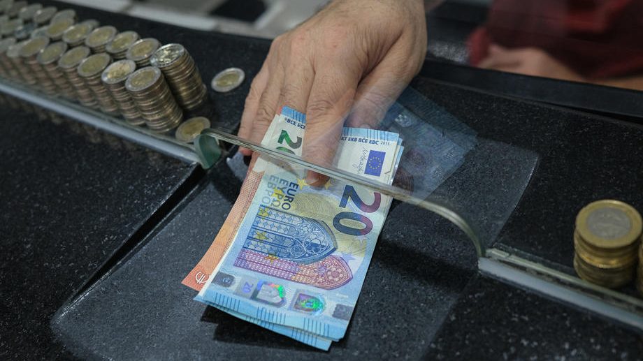 Push to change denars into euros felt in exchange offices in Skopje
