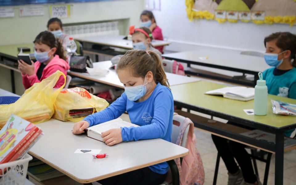 Government decision on lifting mask mandate for primary school students expected on Tuesday