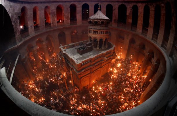 Holy fire descends in the Church of the Holy Sepulcher in Jerusalem, to arrive in Skopje tonight