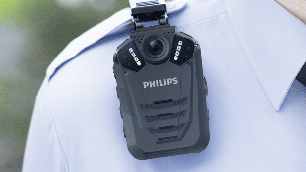 Lawless border crossing – 30 police officers investigated after their body cameras were “damaged”