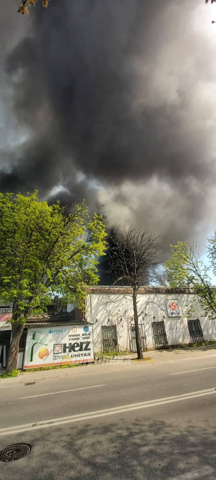 Huge fire in the abandoned Treska factory in downtown Skopje