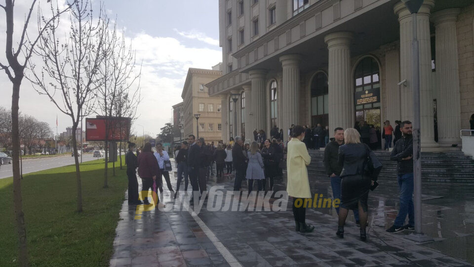 Protests all over the country: Outside Pendarovski’s Office, the ministries, the courts, the administration, the doctors…