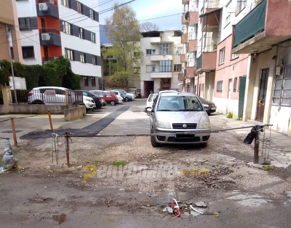 Centar Mayor Gerasimovski won’t act after citizens have had access to their parking blocked off for months