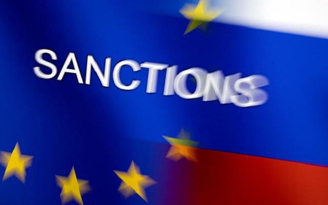 EU leaders discuss help for Ukraine amid split over Russia sanctions