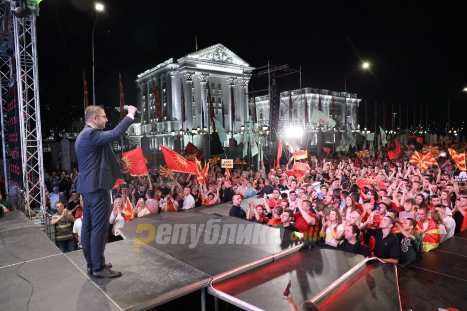 Mickoski at the rally outside the government building: The people are going on a campaign against crime and the betrayals of SDSM – they are finished!