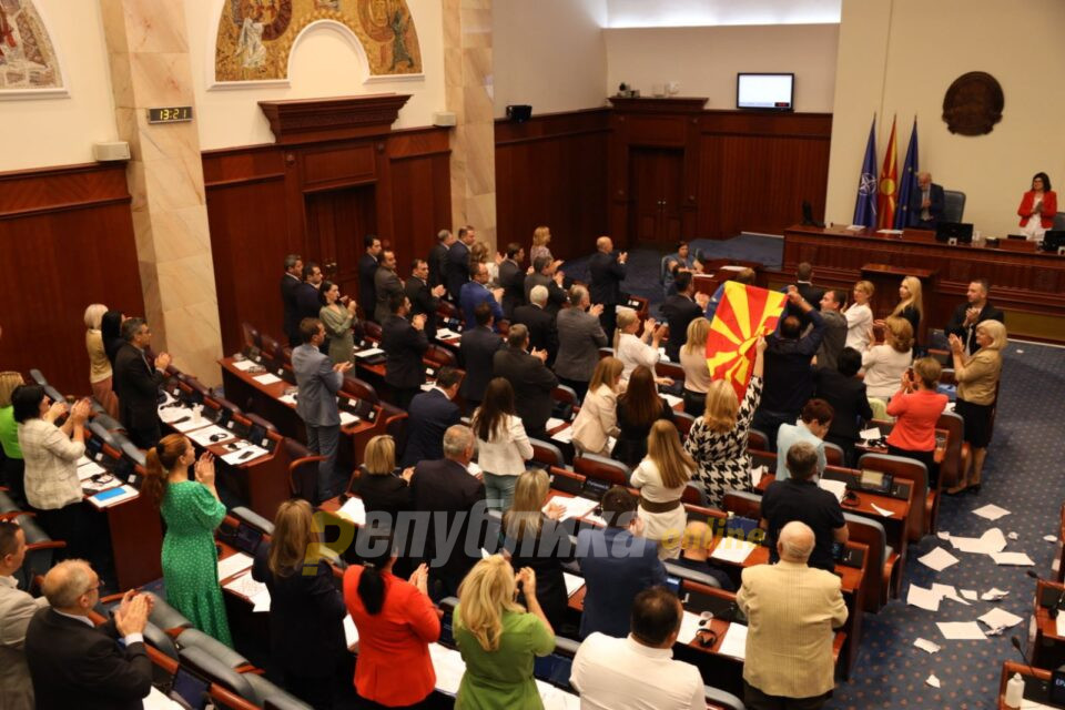 SDSM MPs adopt French proposal