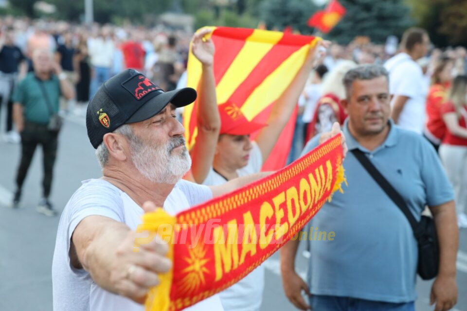 NO, NO, NO! – Thousands of citizens on the streets across Skopje against the French proposal